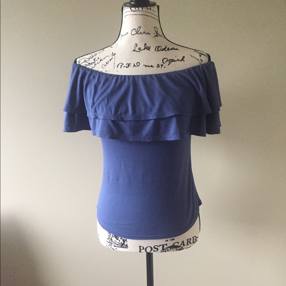 mine Tops - Off Shoulder T-shirt